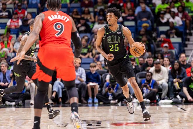 伦纳德狂轰45+5+5创5项纪录力压众星当选今日最佳