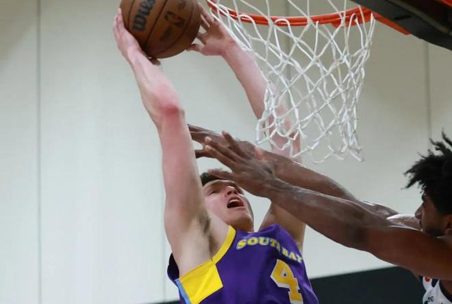 克内克特季后赛表现低迷引湖人担忧