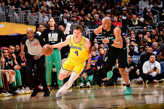 克内克特季后赛表现低迷引湖人担忧