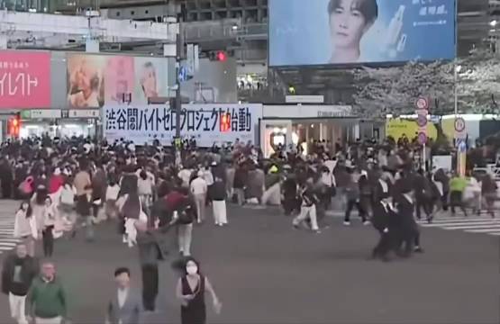 韩国足球综艺Ayaka首秀破门引热议，韩法政要共赏